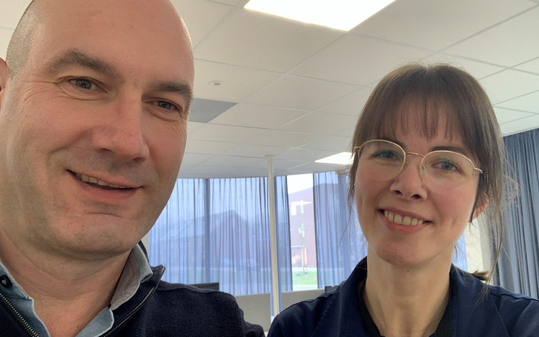 André loopt mee met Petra en Lise