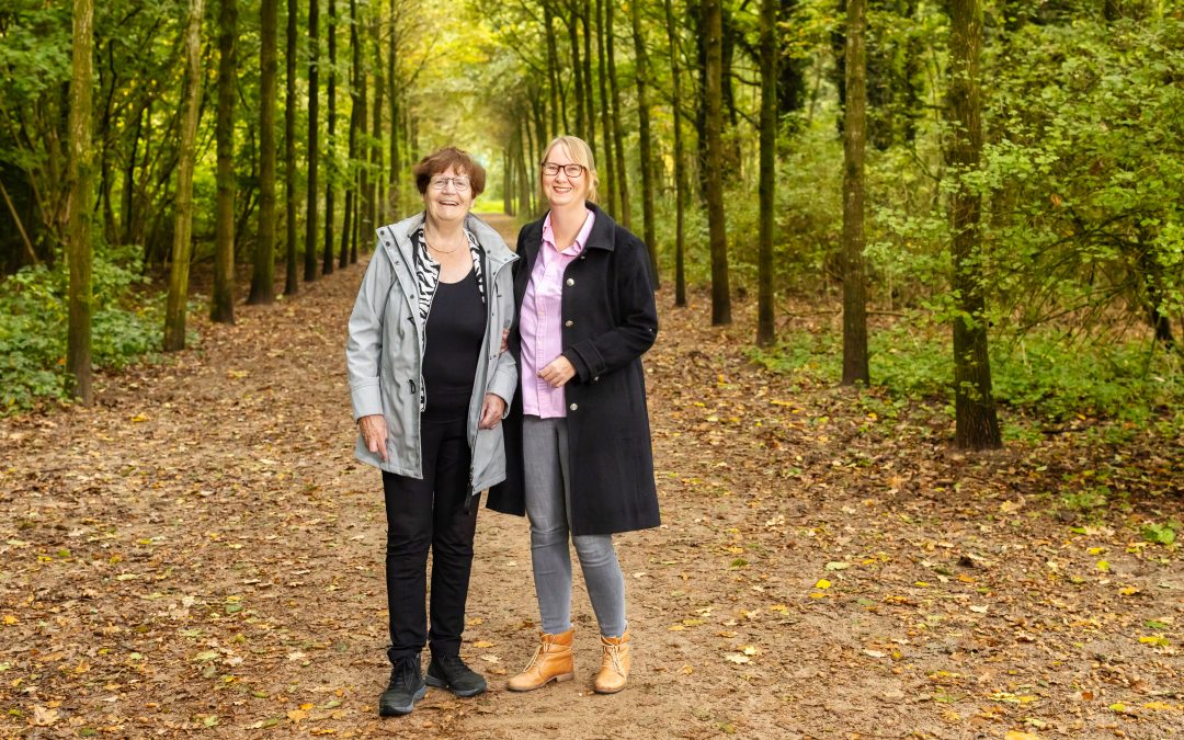 Bezoekmaatjes: mevrouw de Jong en haar bezoekmaatje Henna